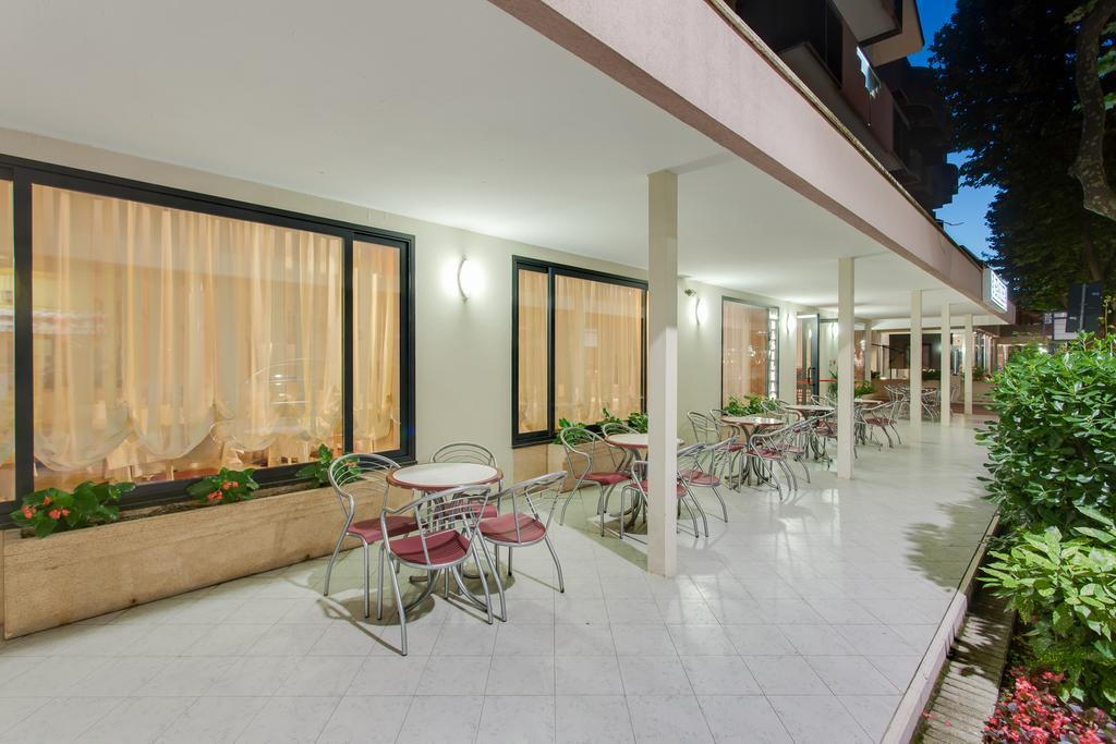 Hotel Basilea เบลลาเรีย-อีเจอา มารีนา ภายนอก รูปภาพ